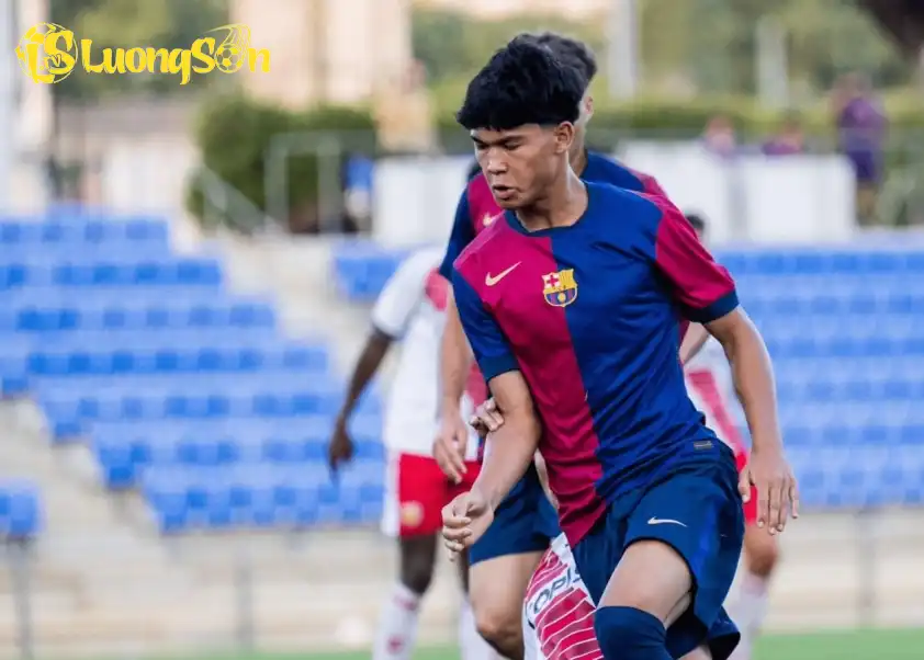 Lối chơi kỹ thuật, xử lý khéo léo của Dro Fernandez được so sánh với Iniesta và Fabregas