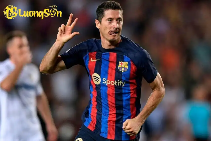 Vấn đề tuổi tác khiến Lewandowski khó có thể là lựa chọn dài hạn cho Barca.