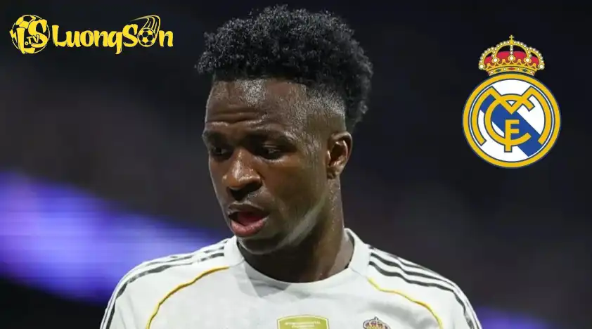 Trong trận gặp Marseille, Vinicius ngồi dự bị và chỉ được tung vào sân ở phút 63