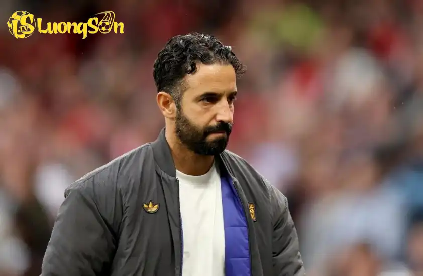 HLV Ruben Amorim đứng trước áp lực lớn