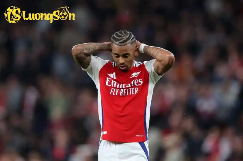 Jesus không còn giữ được vị trí tại Arsenal. 