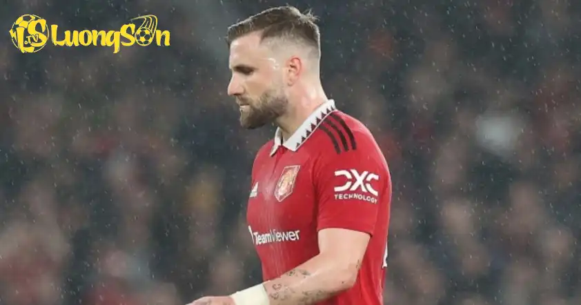 Luke Shaw bị chỉ trích vì quá chậm chạp