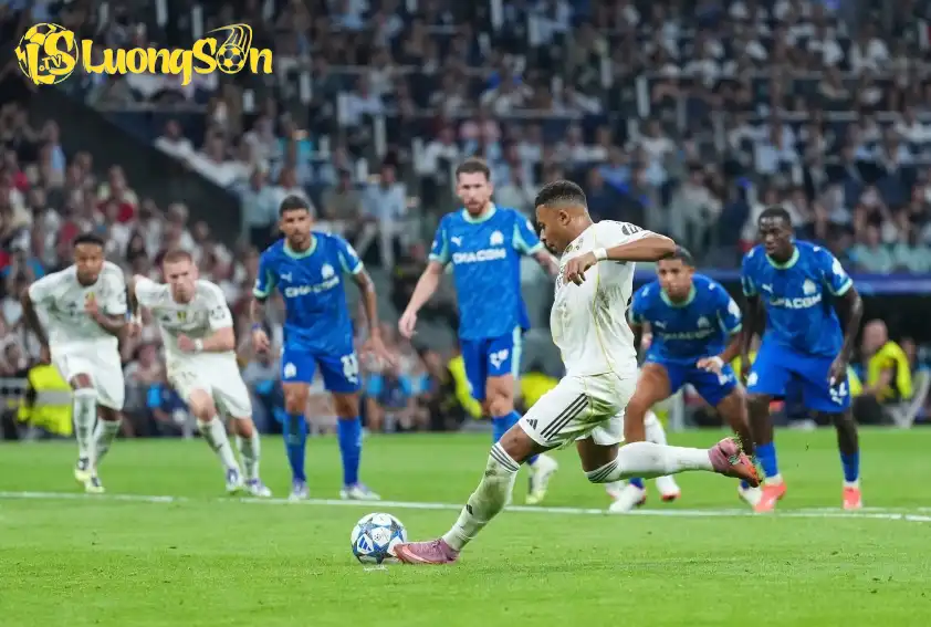 Mbappe nên được ưu tiên đá 11m ở Real