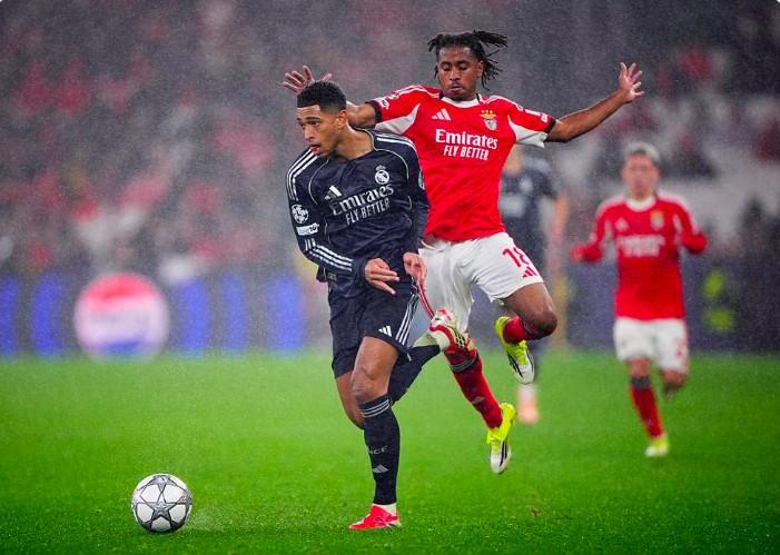 Dù bị dẫn trước, các cầu thủ Benfica vẫn thi đấu đầy nỗ lực với niềm tin vào một chiến quả ngọt ngào.